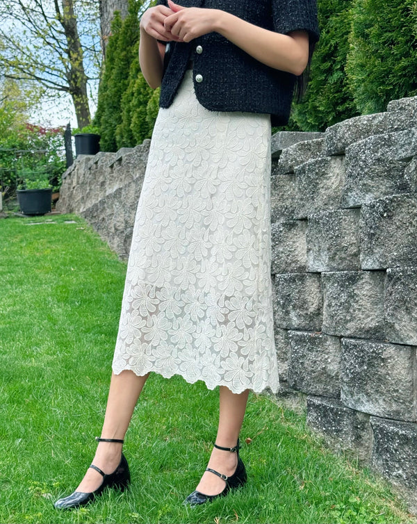 Elastic Waist Mid Length Lace Skirt